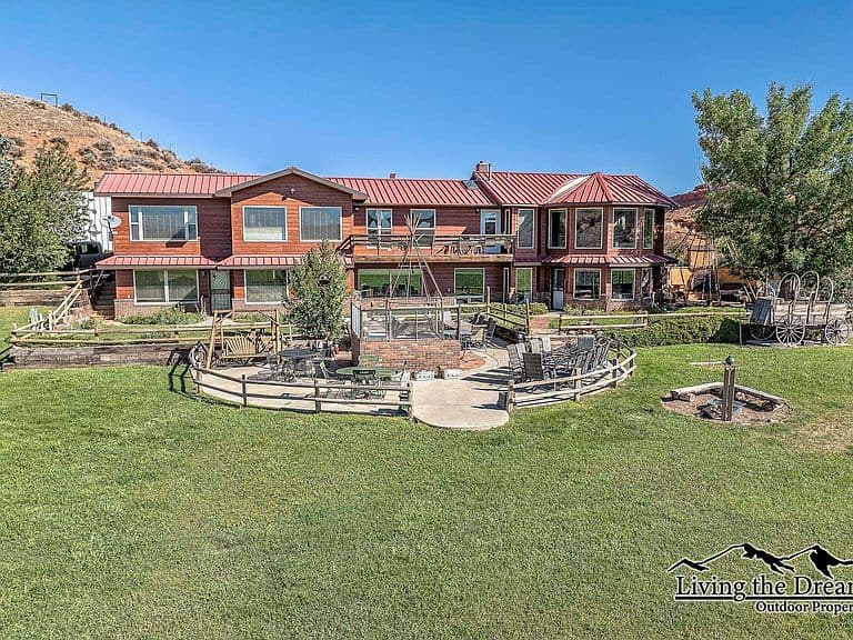 30 Nielsen Trail photo 2
