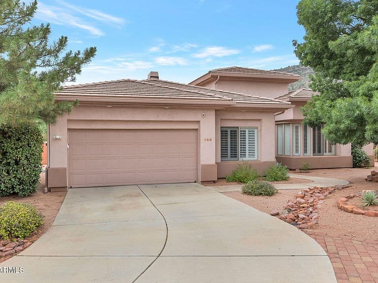 210 White Tail Drive photo 2