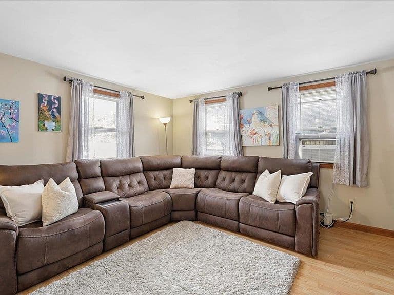 23 Hampshire Drive photo 5