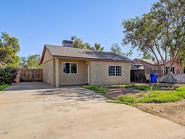 811 E EDISON Avenue photo 5