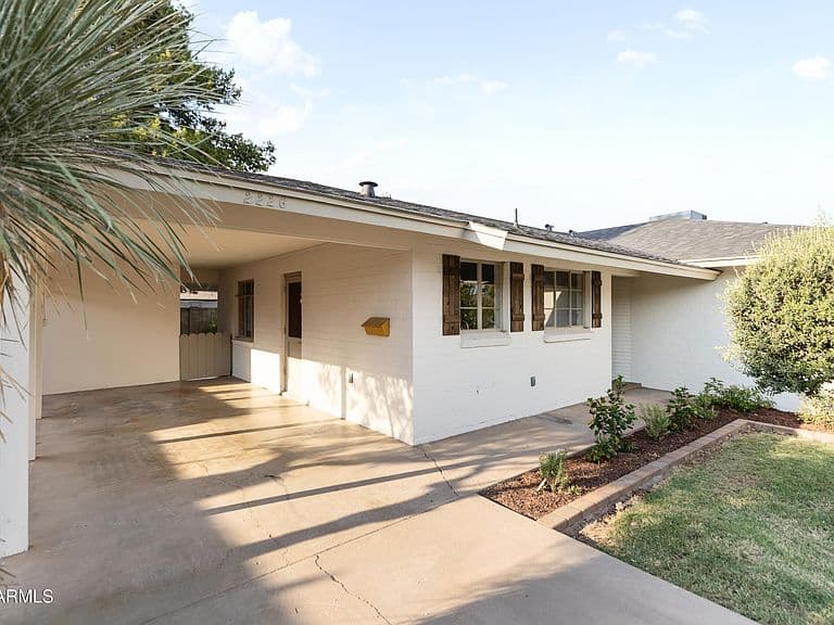 2226 W CATALINA Drive photo 5