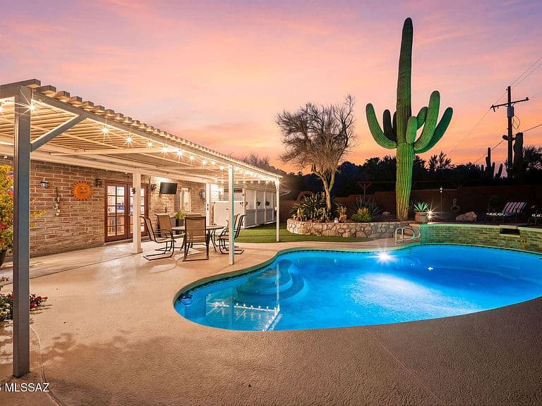 700 E Calle De Cibola photo 1
