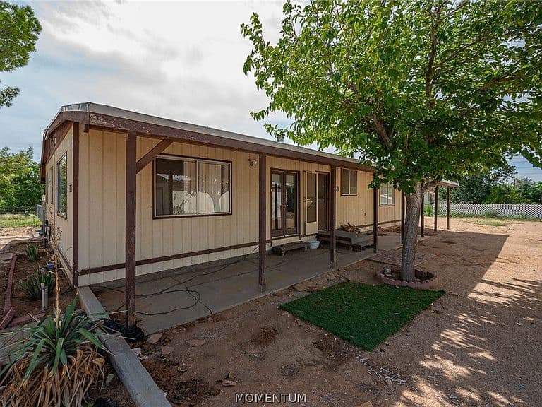 3182 E Hearne Avenue photo 4