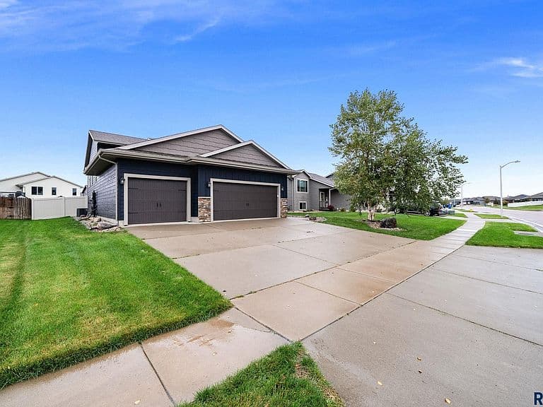 2909 S Keyrell Dr photo 3