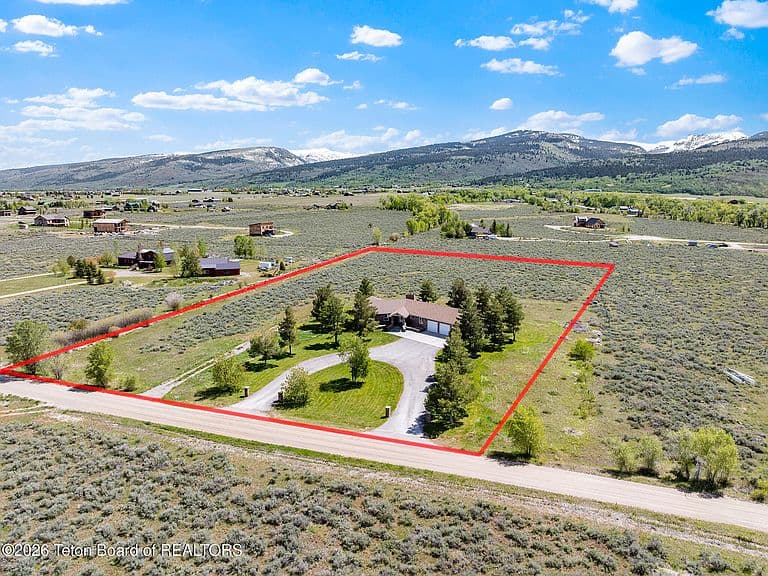 5335 Fox Creek Hollow Rd photo 2