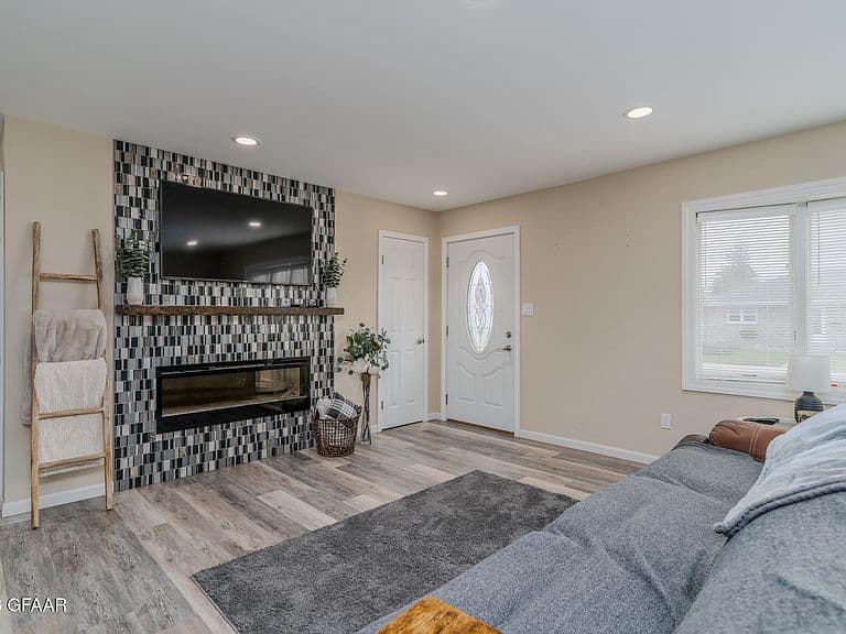 1103 Hammerling Ave photo 4