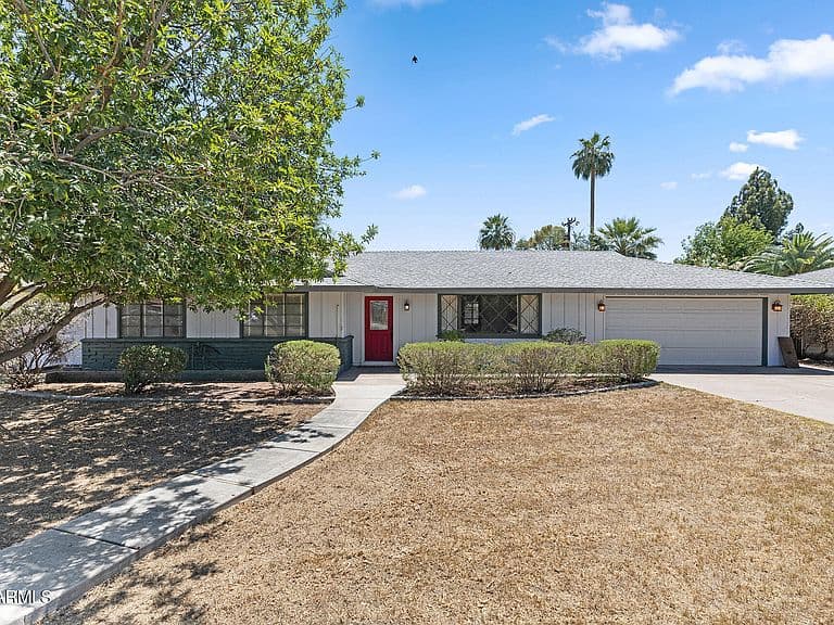 317 E GRISWOLD Road photo 1