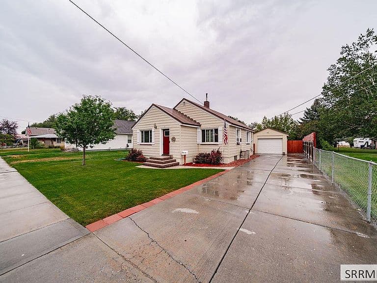 154 N Milton Ave photo 2