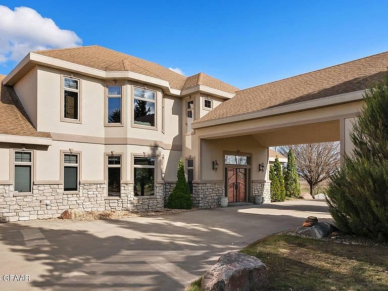 6351 Driftwood Dr photo 3