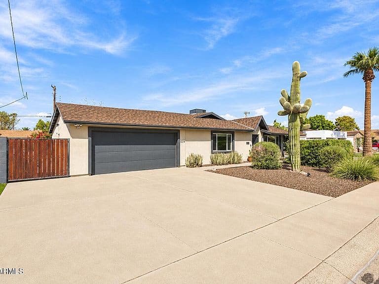 8314 E TURNEY Avenue photo 1