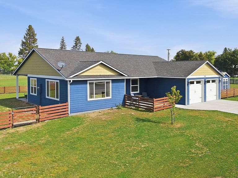 107 Park Pl photo 2