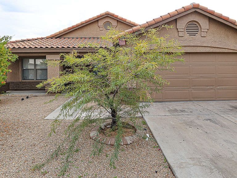 9427 W ELM Street photo 2