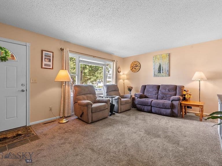 1722 Cheryl St photo 2