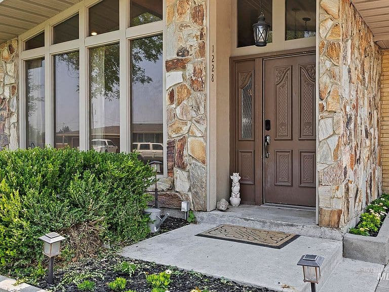 1228 Evergreen Dr photo 3