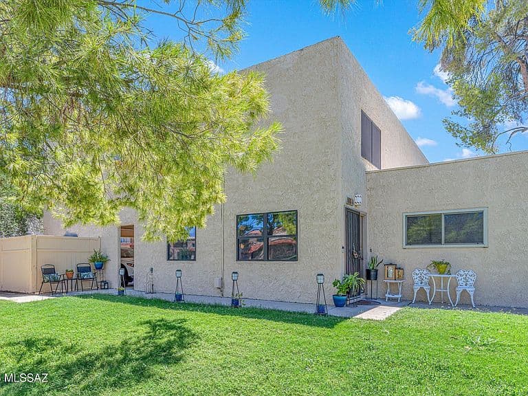 6680 E Calle La Paz photo 2