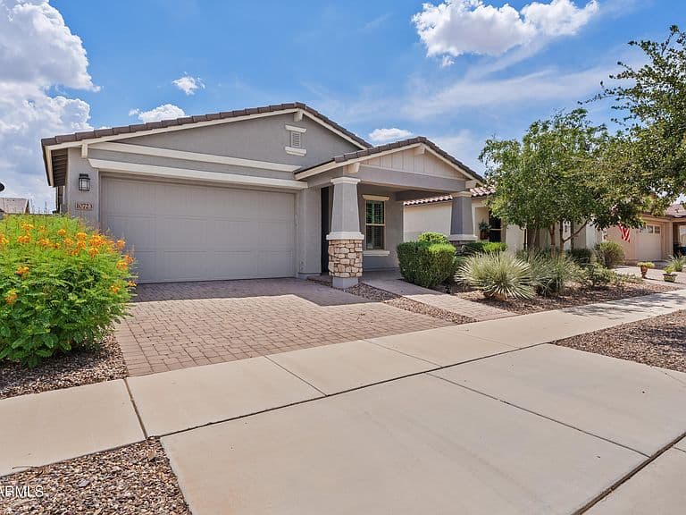 10723 E TWISTER Avenue photo 2