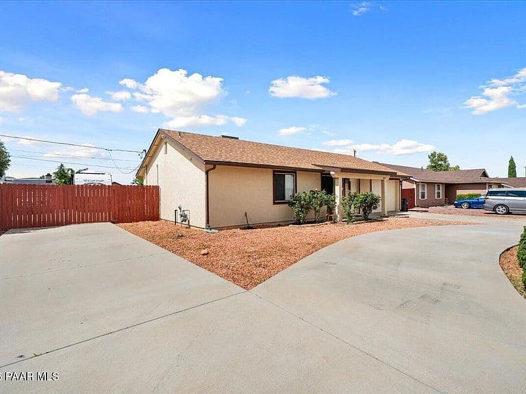 4670 N Columbine Dr photo 2