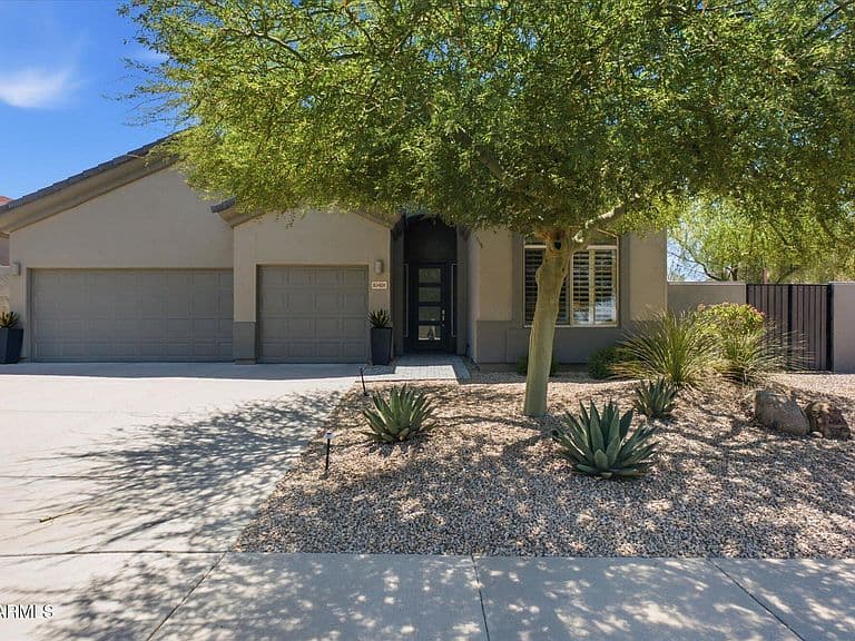 10401 E HELM Drive photo 2