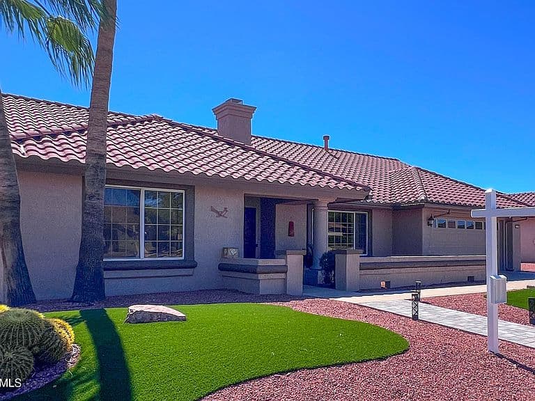 13917 W PAVILLION Drive photo 2