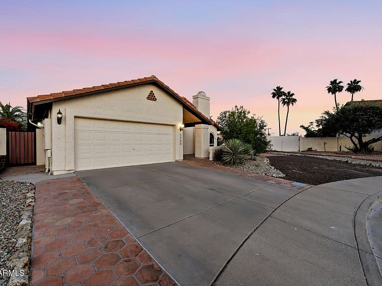 1723 N PALM Drive photo 5