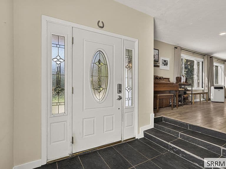 485 Gardner Dr photo 3