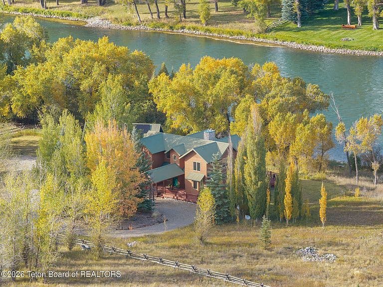 711 Snake River Rd photo 3
