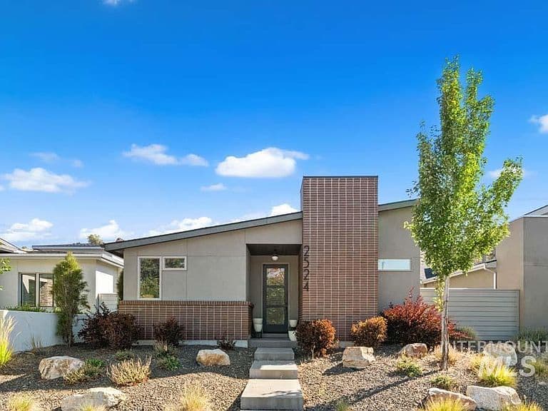 2524 E Warm Springs Ave photo 2