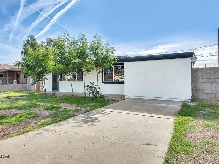 2739 W HAZELWOOD Street photo 2