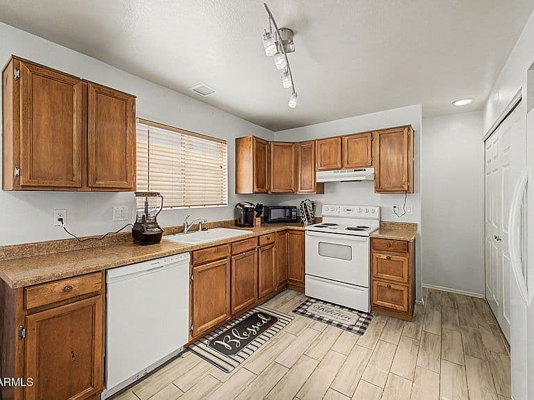 619 E JENSEN Street #32 photo 5