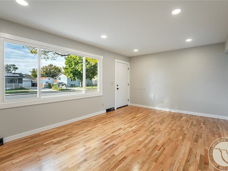 1611 Cook Ave photo 3