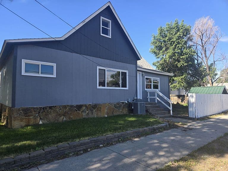 1119 N Prairie Ave photo 1