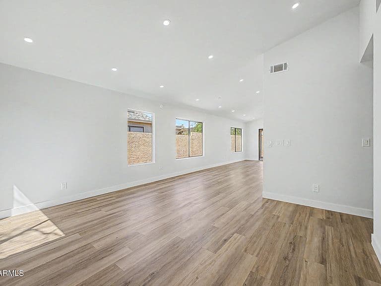 22221 N 31ST Drive photo 5