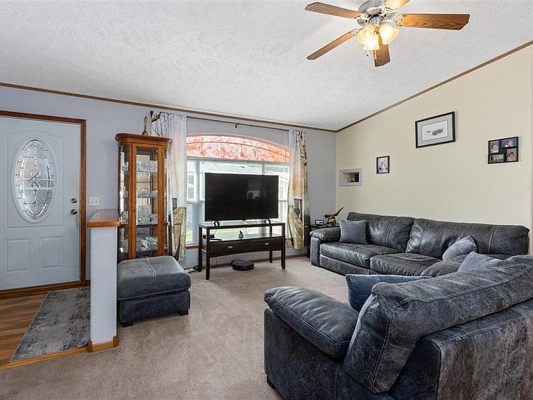 3909 S Tanager Ln photo 4