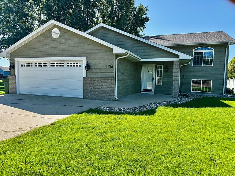 1104 Yorktown Dr photo 1