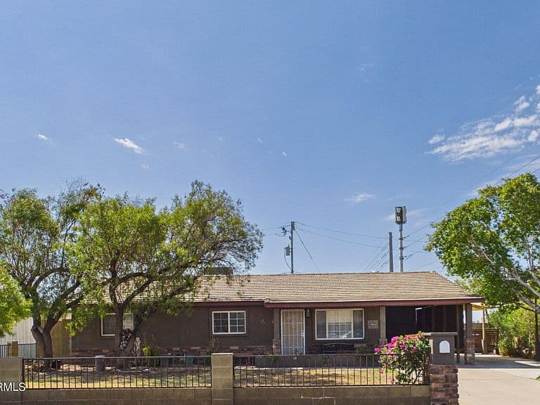 1201 E GRISWOLD Road photo 2