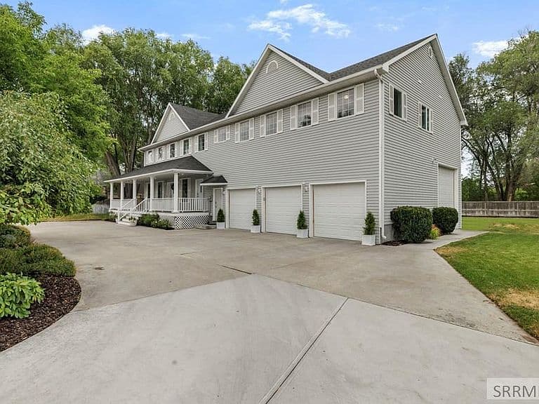 1171 Rockwood Dr photo 3