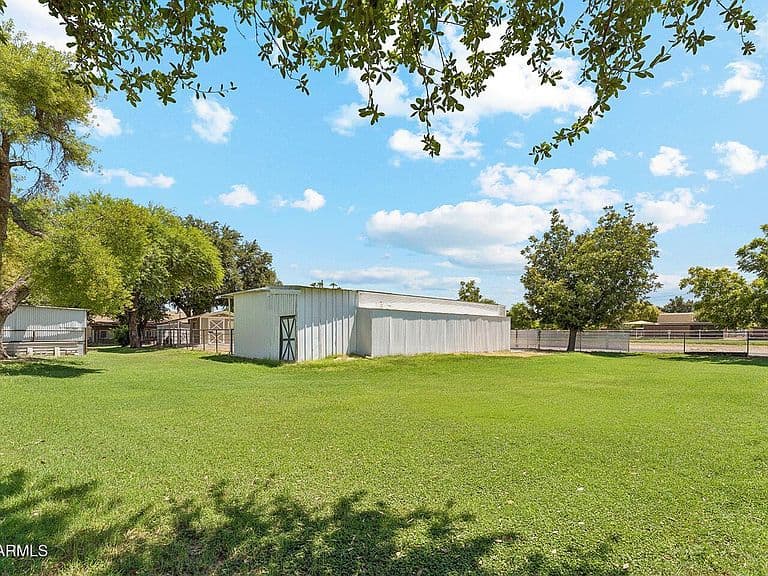 4701 W GREENWAY Road photo 2