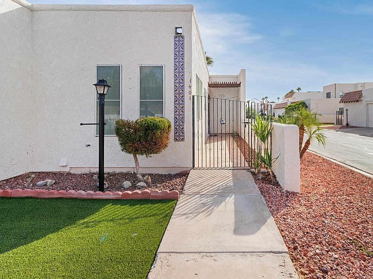 1401 E Torrey Pines Cir photo 2