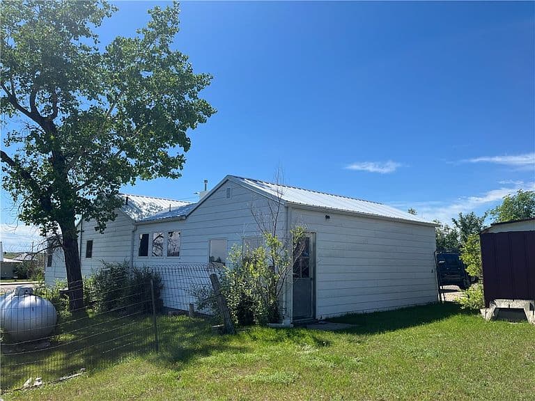 1306 B Ave photo 2