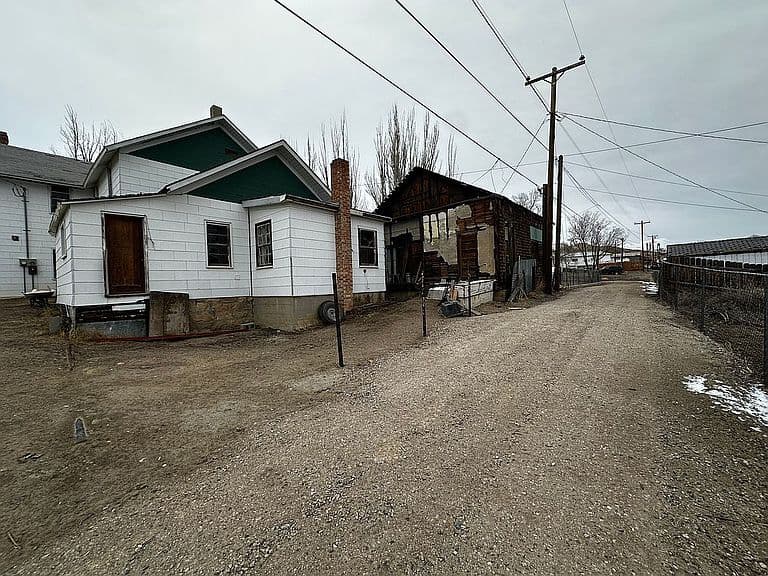 1228 Main St photo 4
