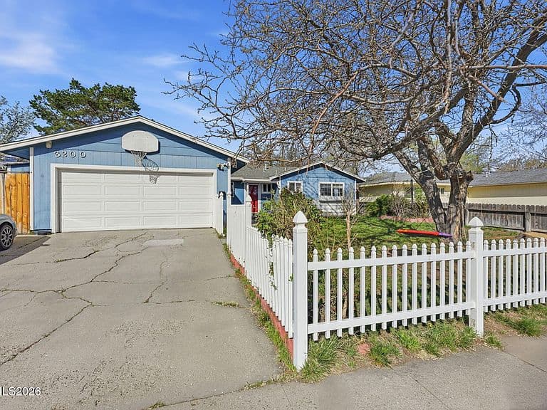 3200 Pine Ln photo 2