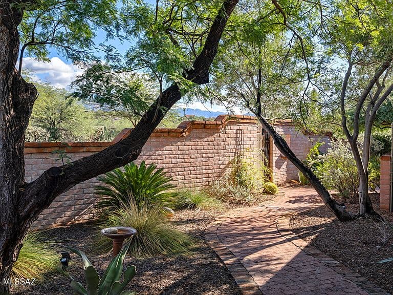4625 N Flecha Dr photo 2