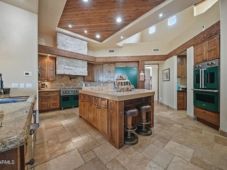 28421 N RIO MOUNTAIN Court photo 5