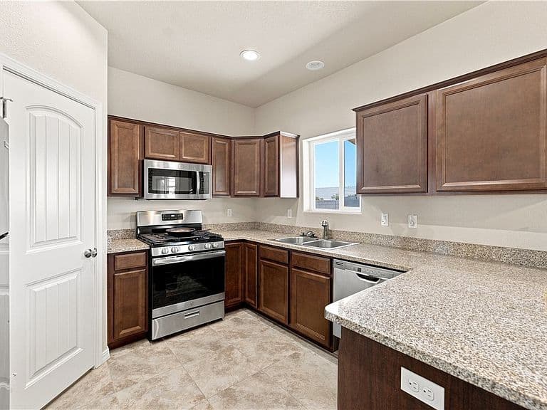 3289 Amanda Avenue photo 4