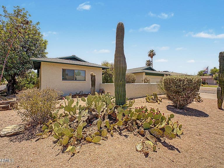 639 W STRAHAN Drive photo 2