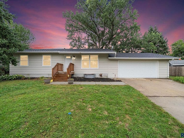 418 Regal Cir photo 1
