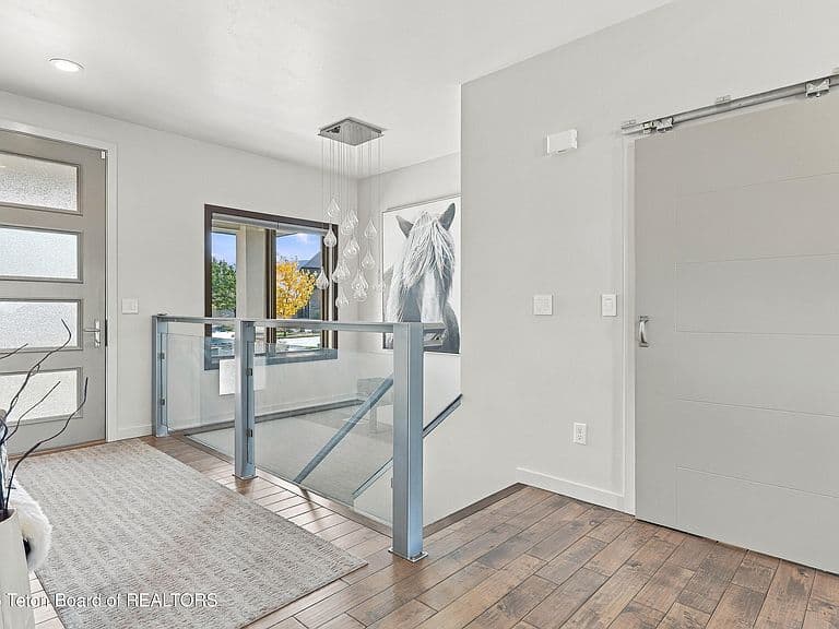 2924 Croydon Dr photo 3
