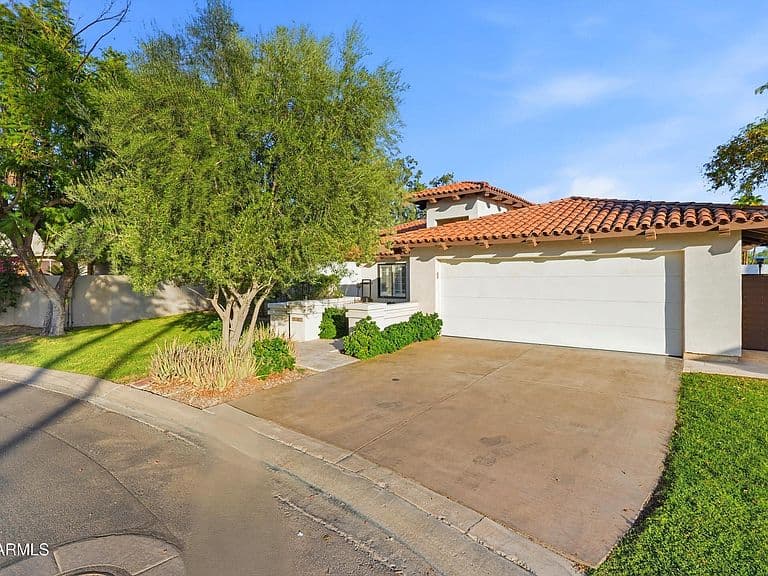 3187 E BERRIDGE Lane photo 2