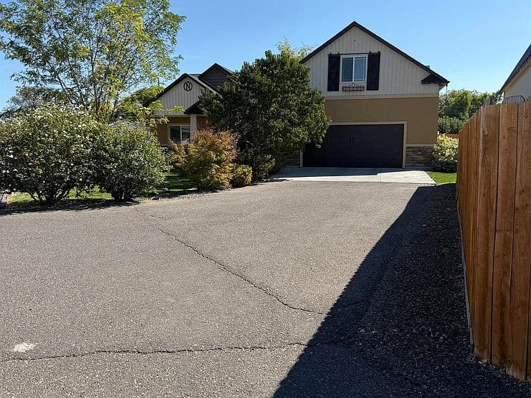 931 Applewood Dr photo 3