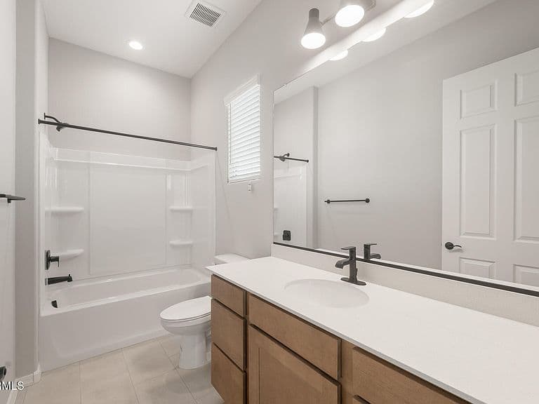 8130 W WILLOW Way photo 3